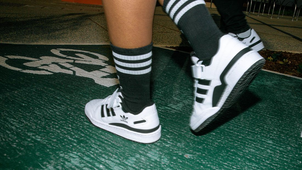 Từ bóng rổ đến Beater: adidas Forum là đôi sneaker hoàn hảo hàng ngày Hinh anh 2: Tu bong ro den Beater: adidas Forum la doi sneaker hoan hao hang ngay