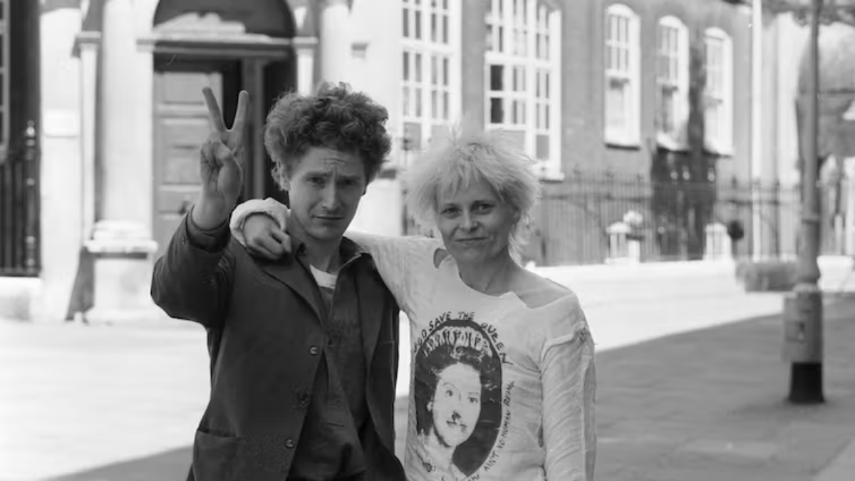 Thương hiệu Vivienne Westwood là gì mà làm chao đảo Gen Z đến vậy? Hinh anh 7: Thuong hieu Vivienne Westwood la gi ma lam chao dao Gen Z den vay?