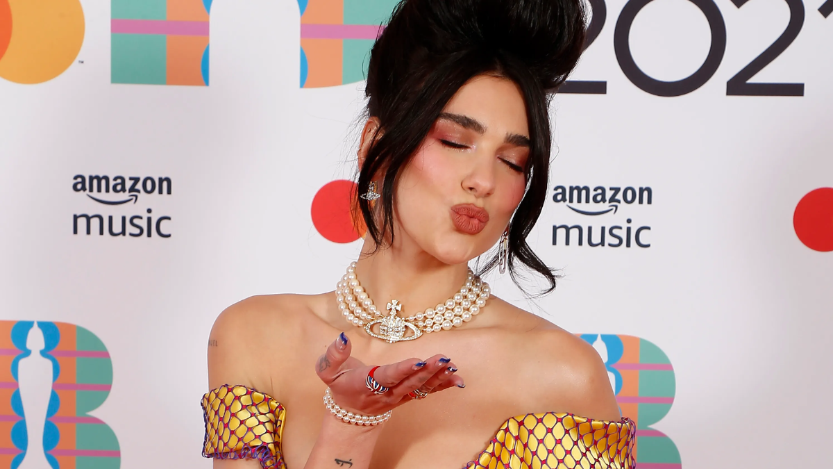 Thương hiệu Vivienne Westwood là gì mà làm chao đảo Gen Z đến vậy? Hinh anh 11: Thuong hieu Vivienne Westwood la gi ma lam chao dao Gen Z den vay?