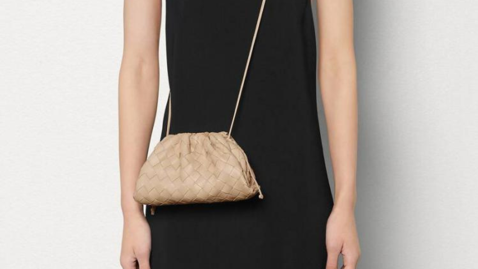 Điểm qua 8 mẫu túi Bottega Veneta trendy vượt thời gian Hinh anh 5: Diem qua 8 mau tui Bottega Veneta trendy vuot thoi gian