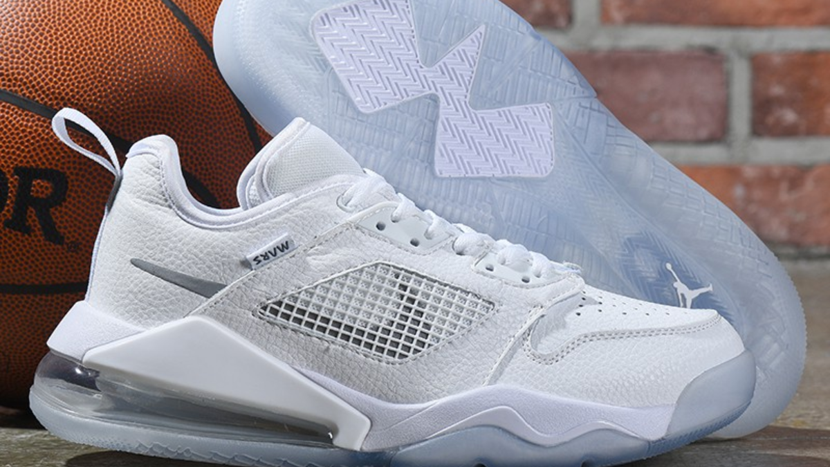 Vệ sinh giày bóng rổ đúng và cách bảo quản để luôn có một đôi giày ra sân hoàn hảo Hinh anh 1: Ve sinh giay bong ro dung va cach bao quan de luon co mot doi giay ra san hoan hao