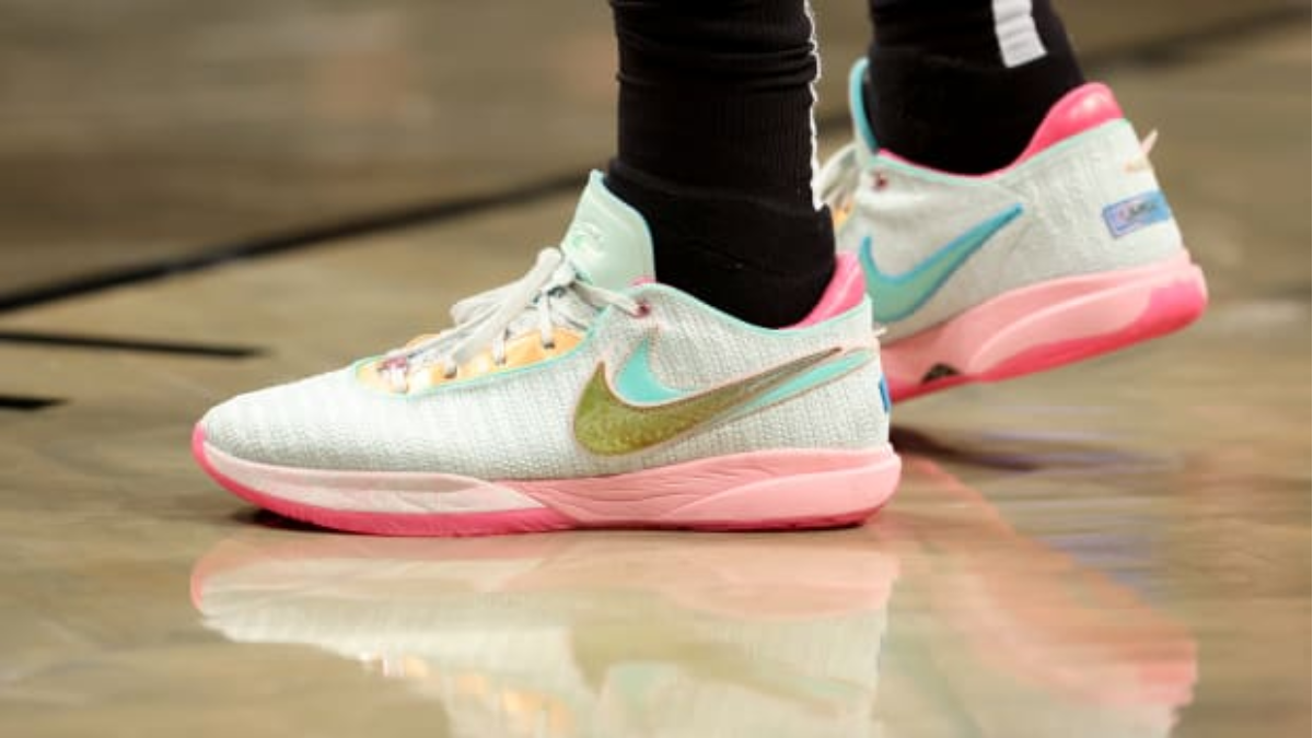 Vệ sinh giày bóng rổ đúng và cách bảo quản để luôn có một đôi giày ra sân hoàn hảo Hinh anh 2: Ve sinh giay bong ro dung va cach bao quan de luon co mot doi giay ra san hoan hao