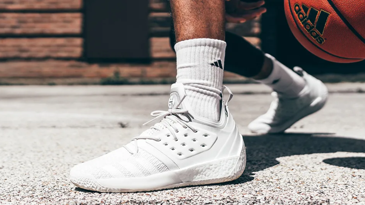 Vệ sinh giày bóng rổ đúng và cách bảo quản để luôn có một đôi giày ra sân hoàn hảo Hinh anh 3: Ve sinh giay bong ro dung va cach bao quan de luon co mot doi giay ra san hoan hao