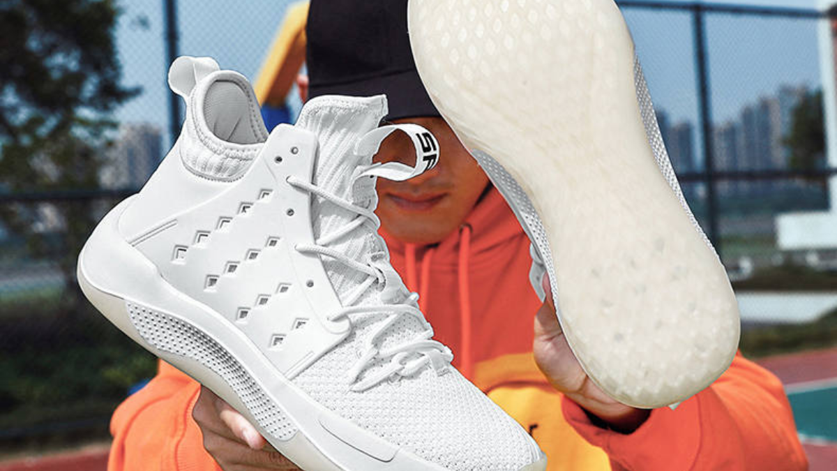 Vệ sinh giày bóng rổ đúng và cách bảo quản để luôn có một đôi giày ra sân hoàn hảo Hinh anh 4: Ve sinh giay bong ro dung va cach bao quan de luon co mot doi giay ra san hoan hao