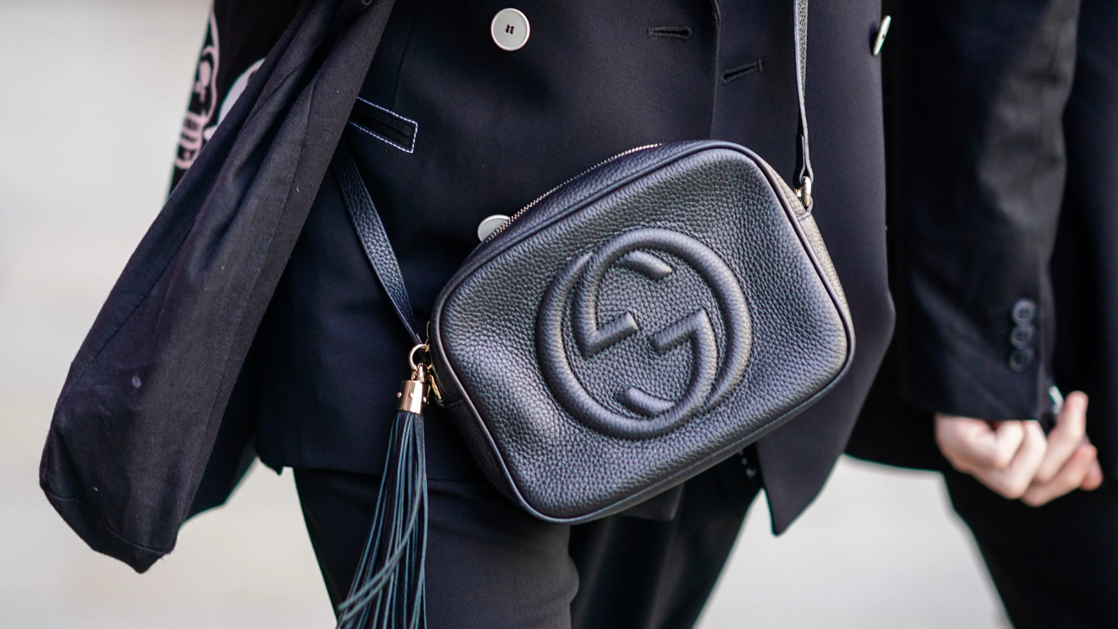 Những thương hiệu túi xách xa xỉ được yêu thích nhất hiện nay (Phần 1) Hinh anh 11: Nhung thuong hieu tui xach xa xi duoc yeu thich nhat hien nay (Phan 1)