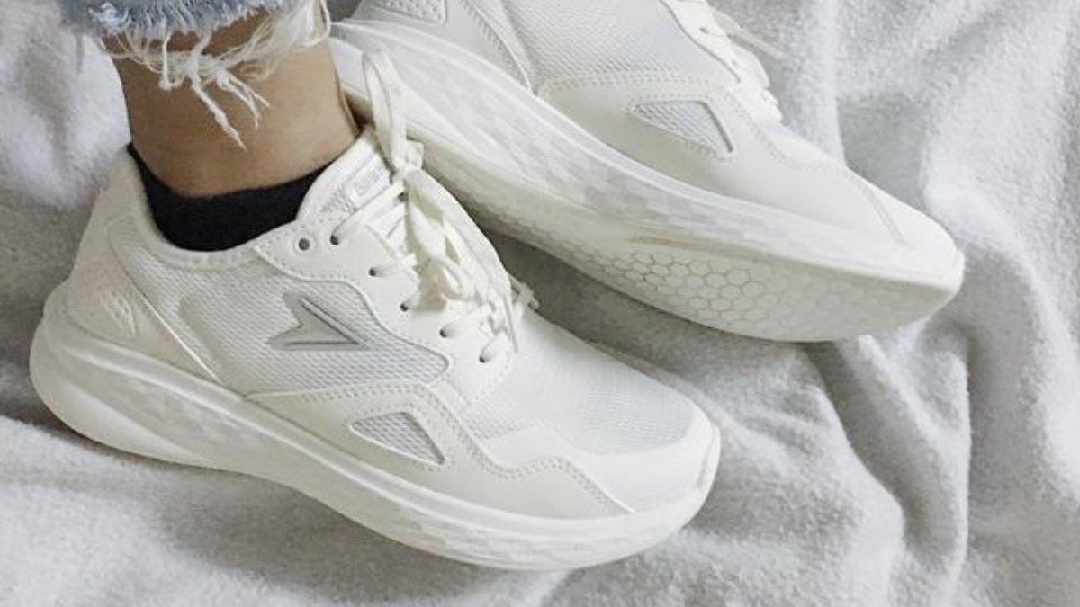 Từ 500k tới 500$ có những đôi giày All White nào mà bạn có thể mua Hinh anh 3: Tu 500k toi 500$ co nhung doi giay All White nao ma ban co the mua