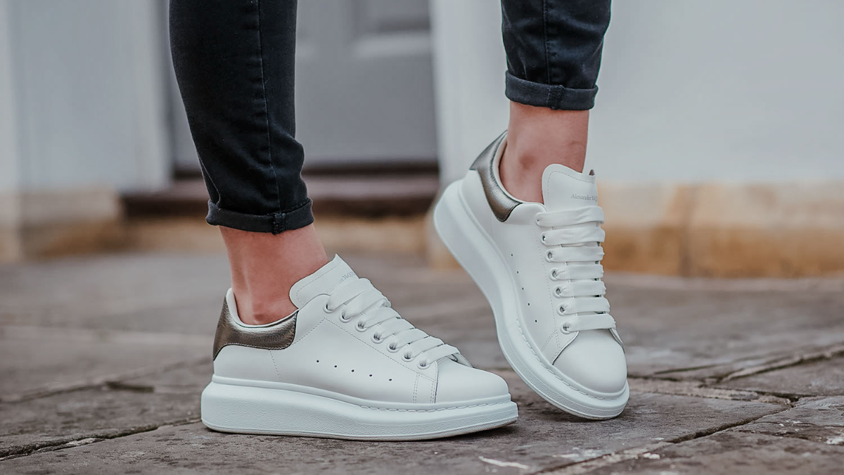 Một số xu hướng giày sneaker đảm bảo không bao giờ lỗi mốt Hinh anh 2: Mot so xu huong giay sneaker dam bao khong bao gio loi mot
