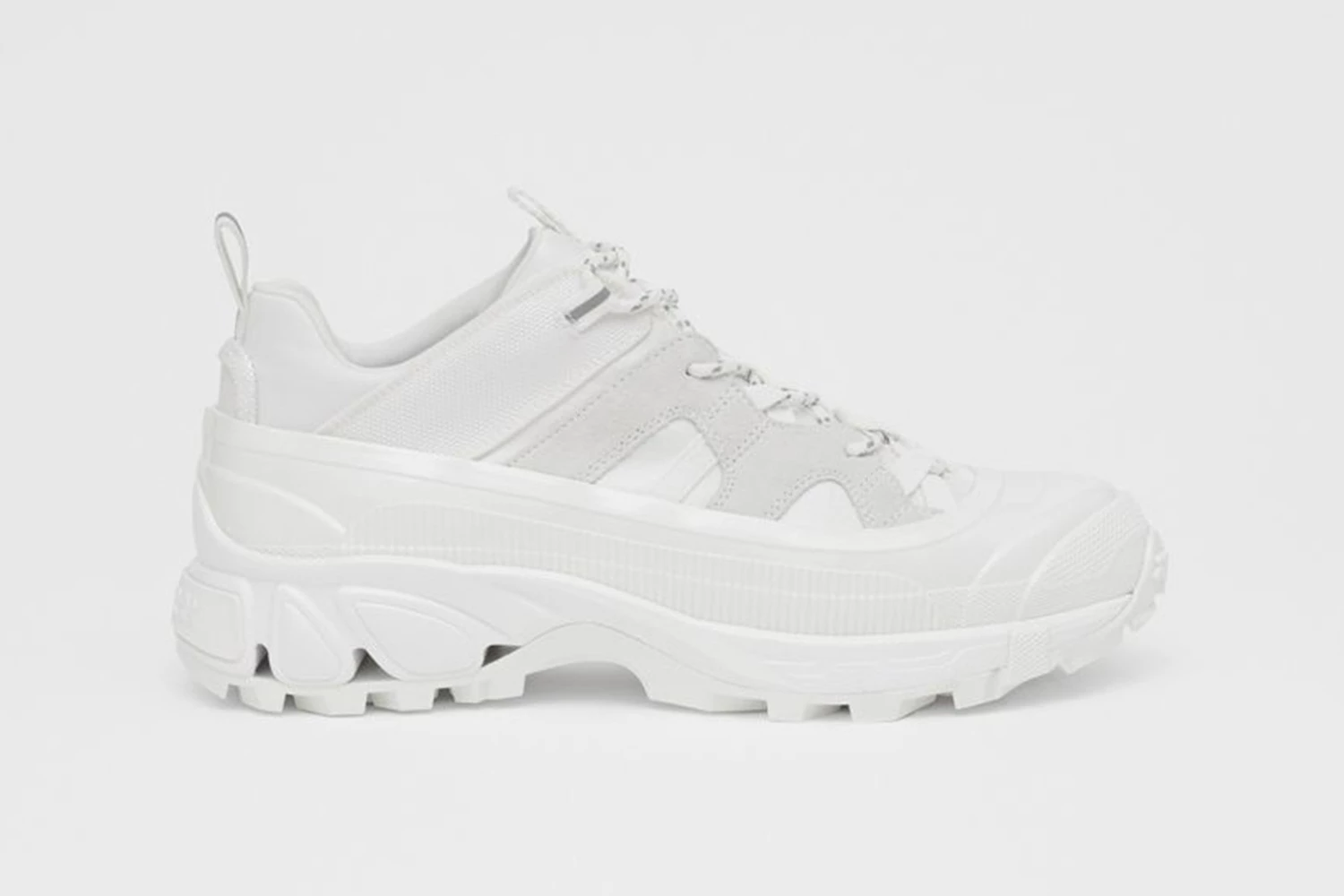 nhung-mau-sac-moi-day-noi-bat-cua-dong-giay-burberry-arthur