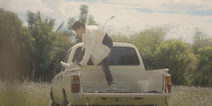 can-canh-doi-converse-fear-of-god-tren-chan-son-tung-mtp-trong-mv-muon-roi-ma-sao-con