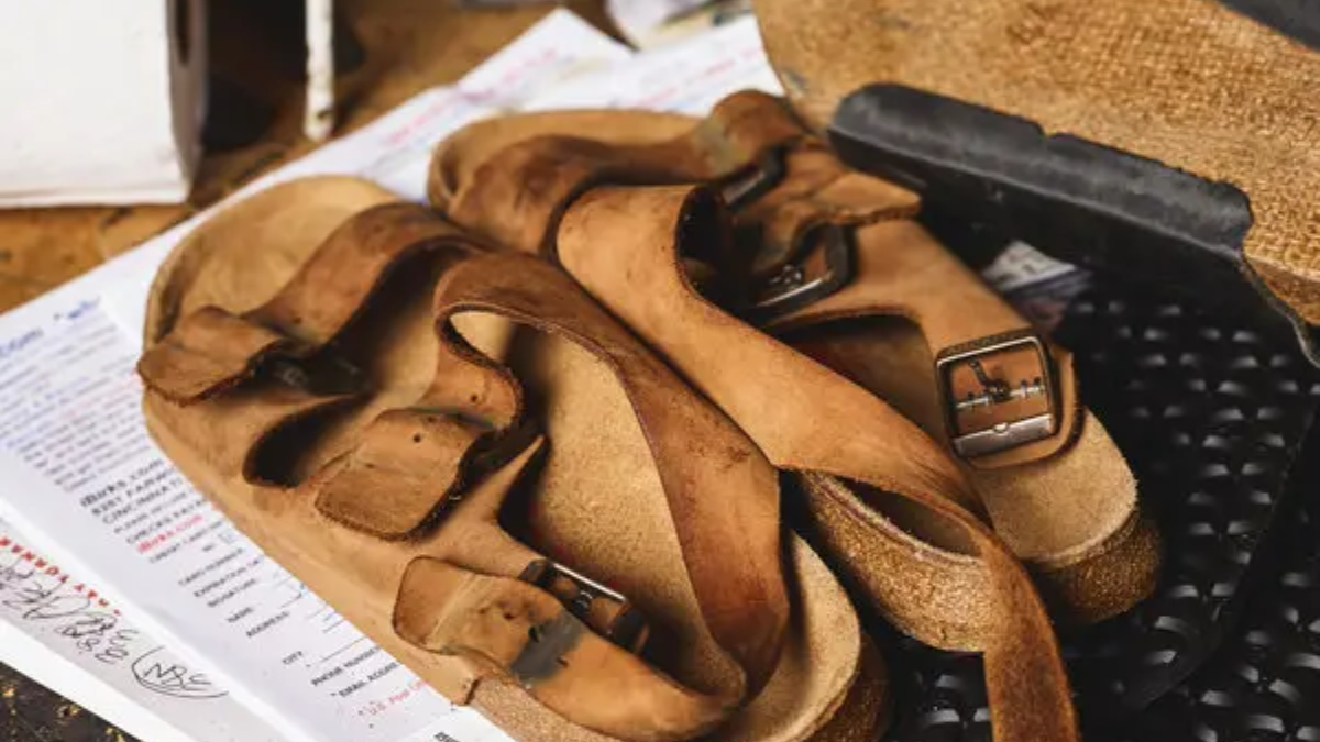 Câu chuyện và cách tạo ra 1 đôi dép của Birkenstock Hinh anh 7: Cau chuyen va cach tao ra 1 doi dep cua Birkenstock