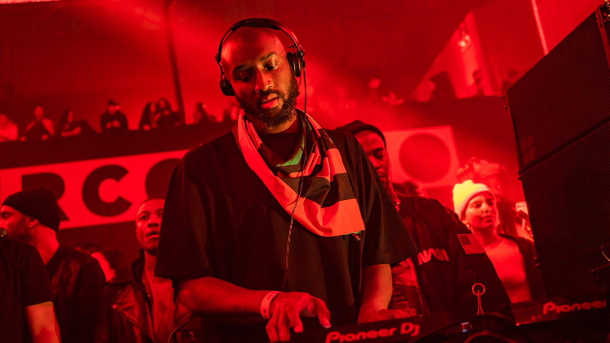 Virgil Abloh: 15 năm trong cuộc đời của thần đồng streetwear (Phần 1) Hinh anh 3: Virgil Abloh: 15 nam trong cuoc doi cua than dong streetwear (Phan 1)