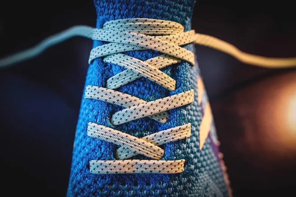 adidas ZX 4D Carbon "Aqua" mang phong cách OG ZX đến thế giới hiện đại