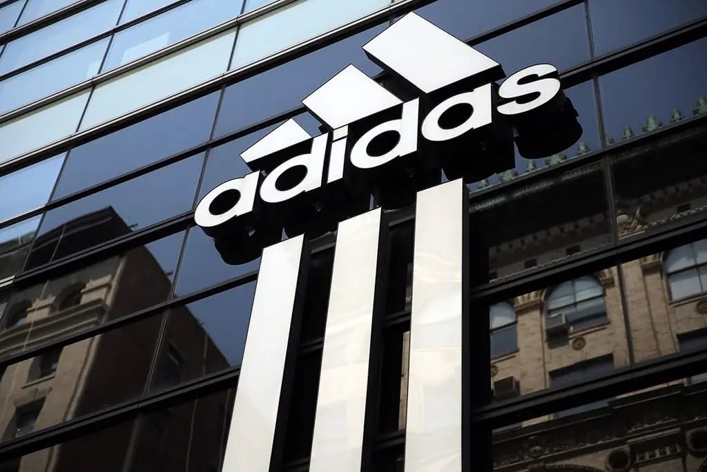 adidas xem xét việc bán Reebok