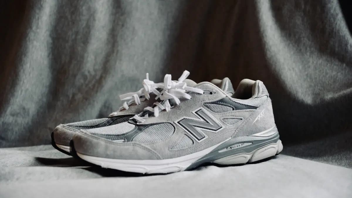 New Balance 990: Sự kết hợp tuyệt vời giữa chất lượng và phong cách