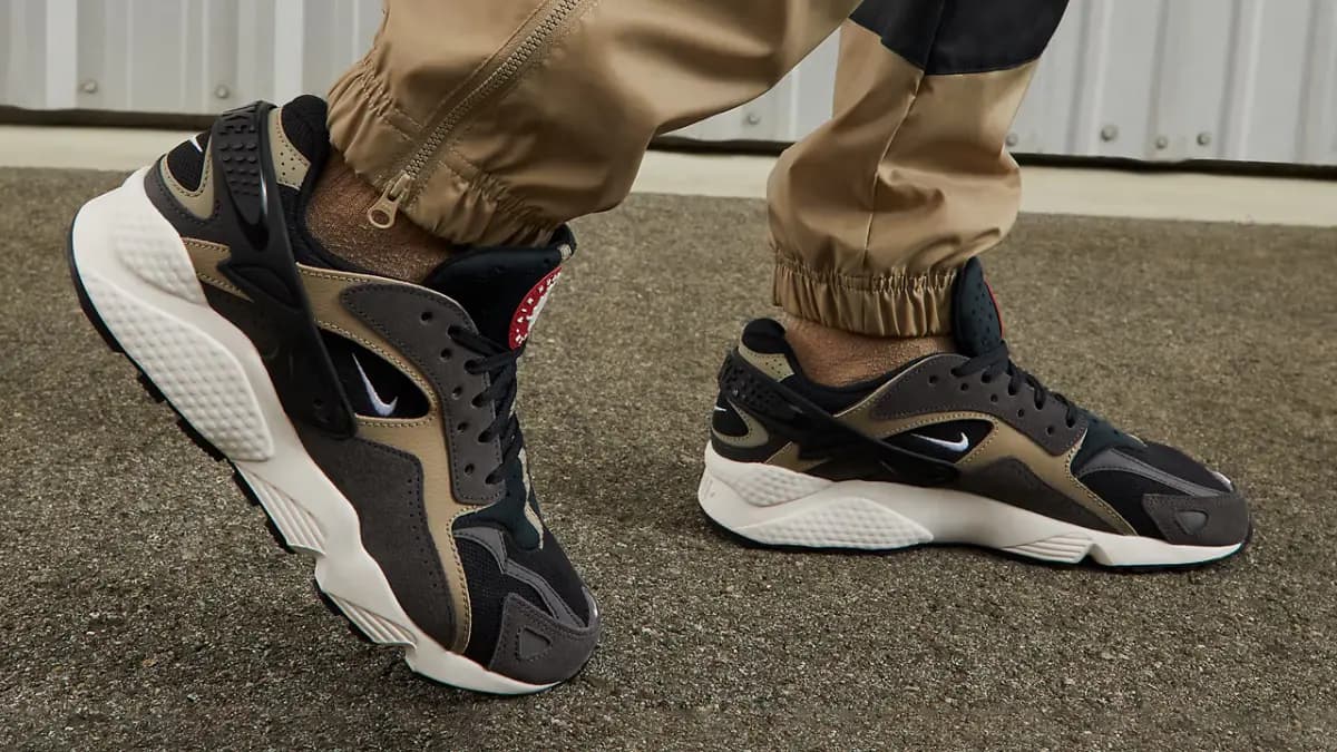 Nike hé lộ phiên bản giày thể thao Nike Air Huarache Runner