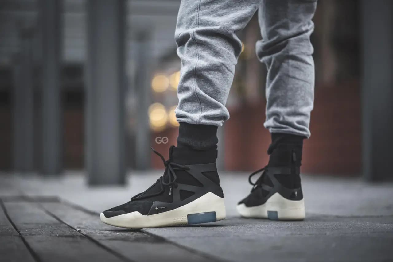 Những mẹo giúp bạn phân biệt Nike X Air Fear Of God real và fake