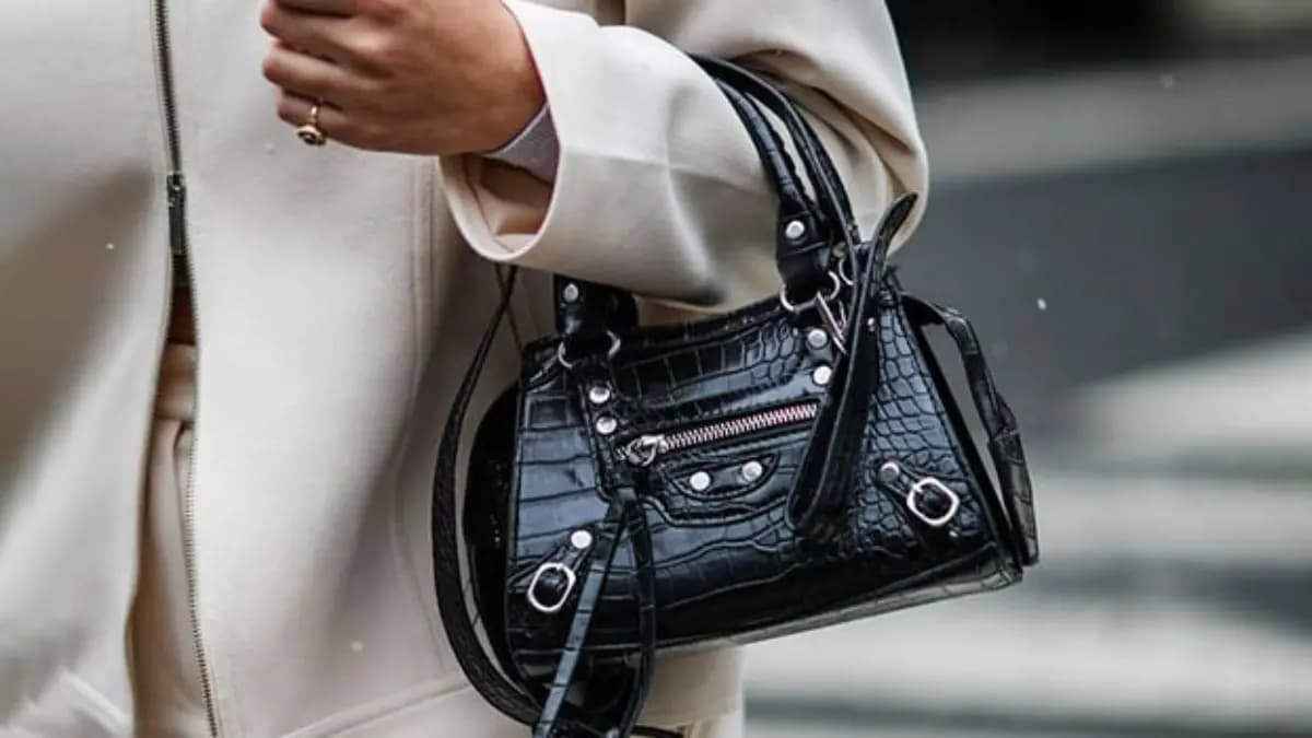 "Giải phẫu" túi thiết kế luxury, bên trong có gì?
