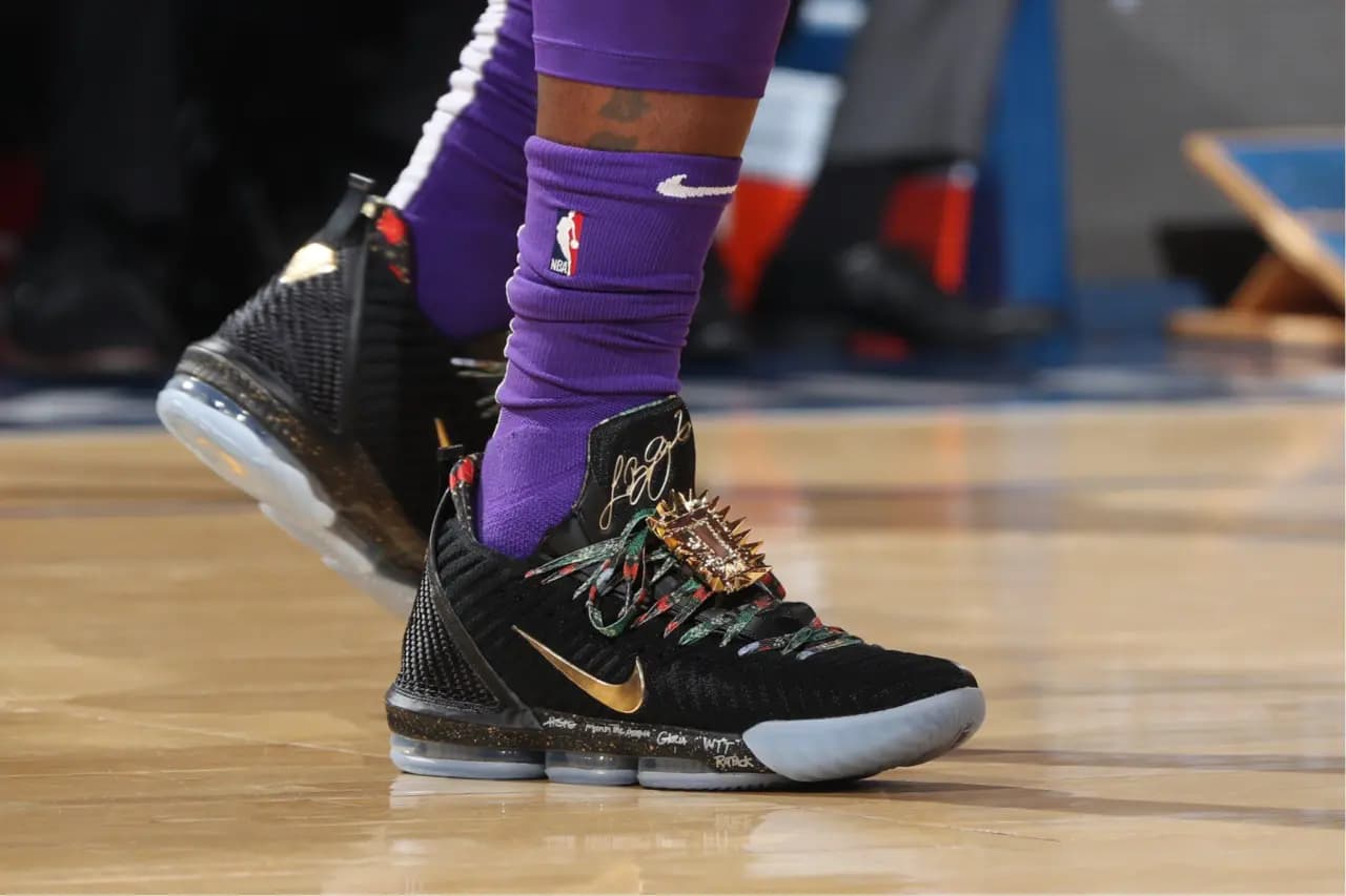 Top những phiên bản độc và lạ từ dòng sneaker Lebron