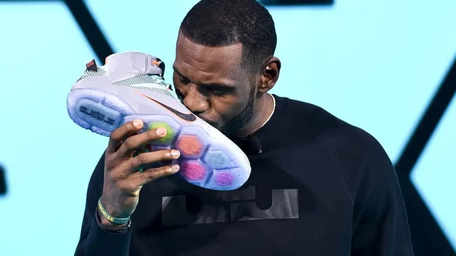 Top 10 LeBron đắt nhất mọi thời đại