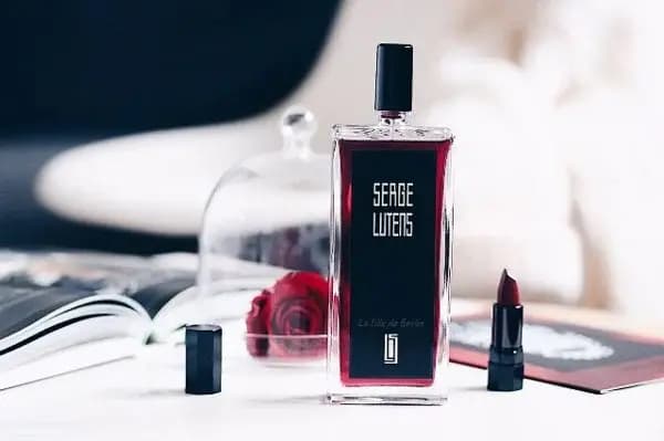 Serge Lutens thương hiệu được thành lập với nhà thiết kế đa tài