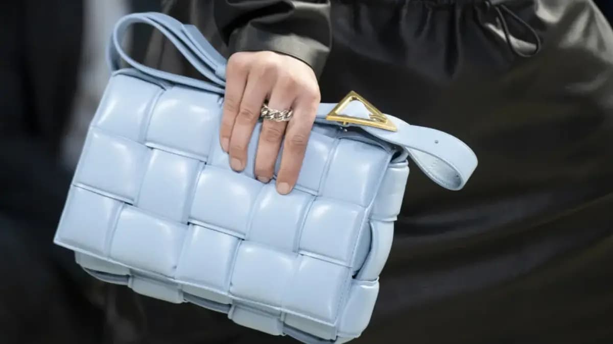 Túi Cassette Bottega Veneta: Sự cổ điển hiện đại