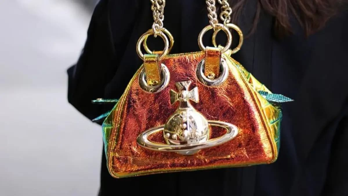 Mọi điều cần biết trước khi sắm túi &amp; trang sức Vivienne Westwood
