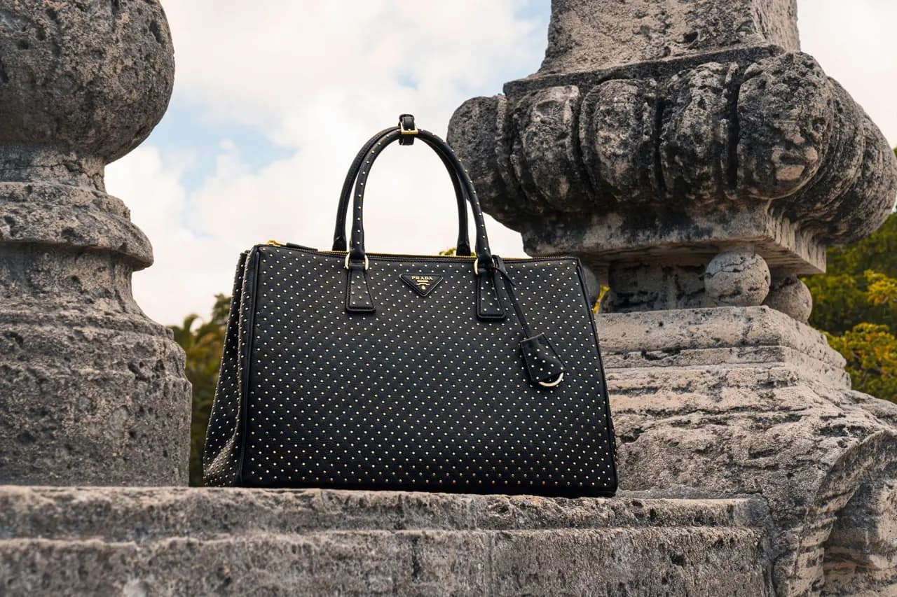 Khám phá cách tái tạo túi Prada Galleria cổ điển cho năm 2024