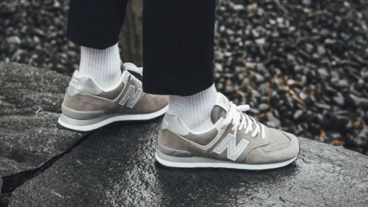 Di sản New Balance: 574, 327, và 9060 mang hơi hướng tương lai