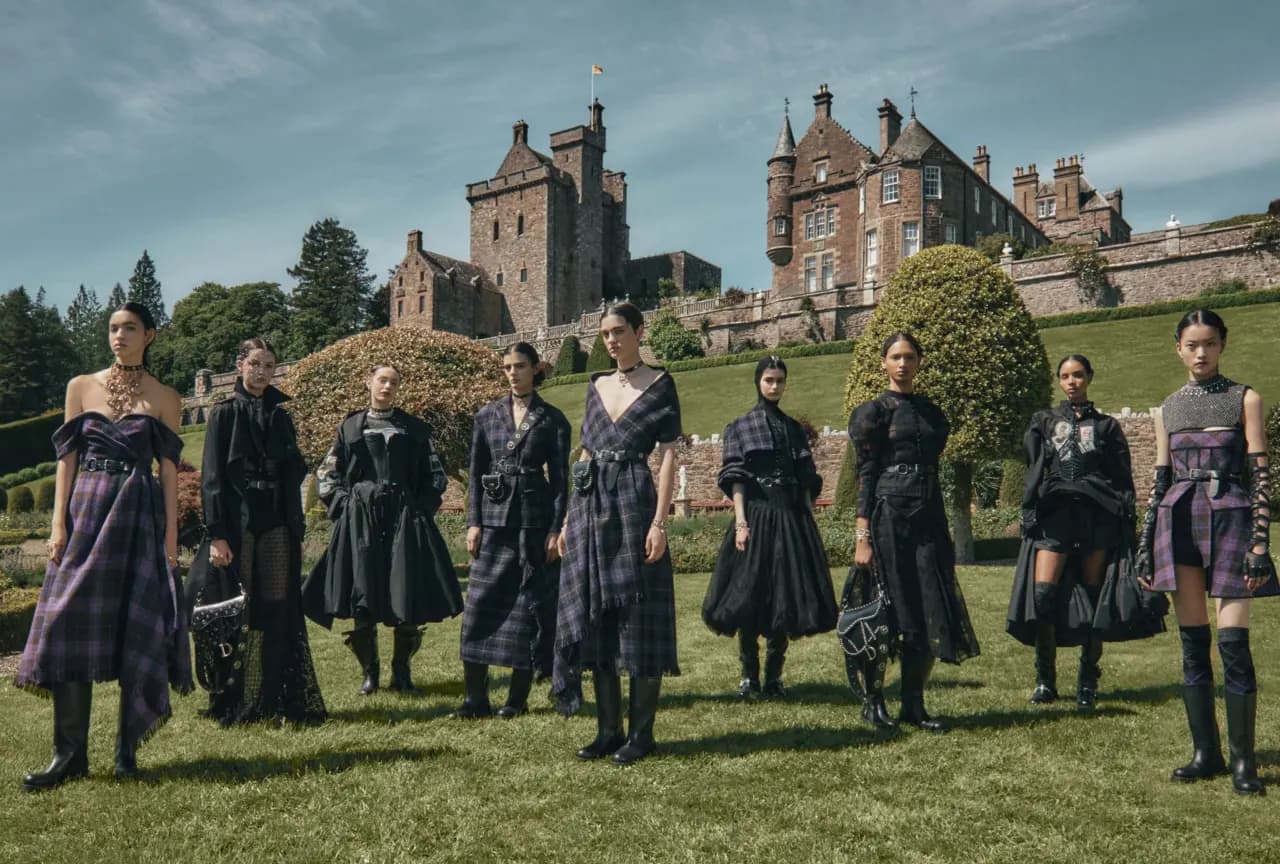 Dior Cruise 2025 đầy ma mị ra mắt tại Scotland