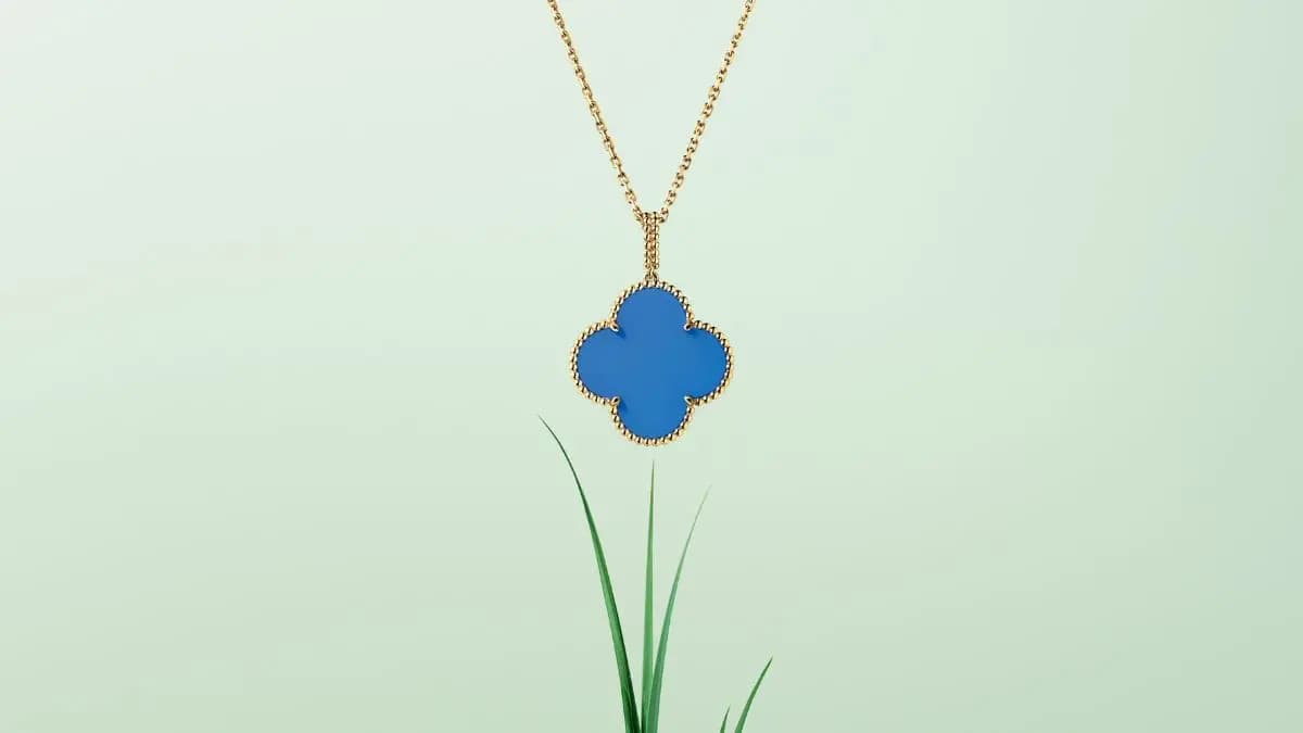 Van Cleef & Arpels 'Alhambra' - bí ẩn làm nên thành công của một huyền thoại? (P2) Van Cleef & Arpels 'Alhambra' - bí ẩn làm nên thành công của một huyền thoại? (P2)