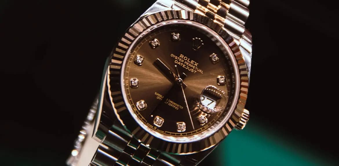 Đồng hồ Rolex cổ điển: Món quà giá trị cho những người sành điệu
