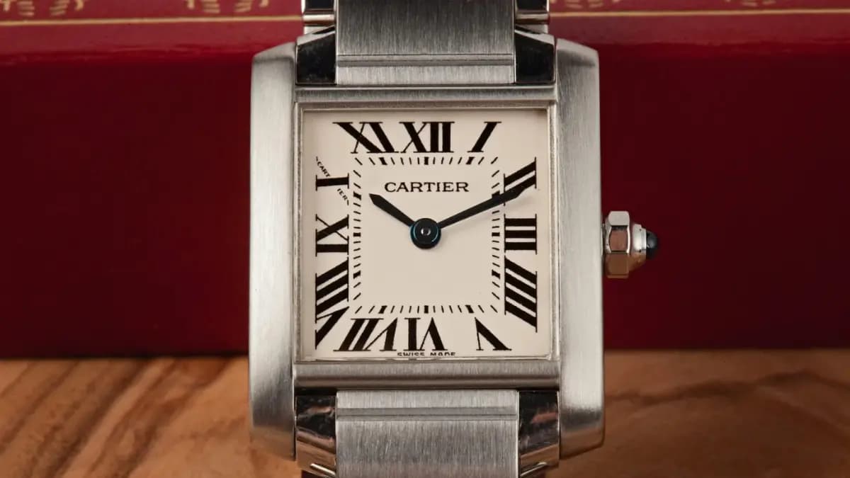 Review chi tiết đồng hồ Cartier Tank Française cho người sưu tầm