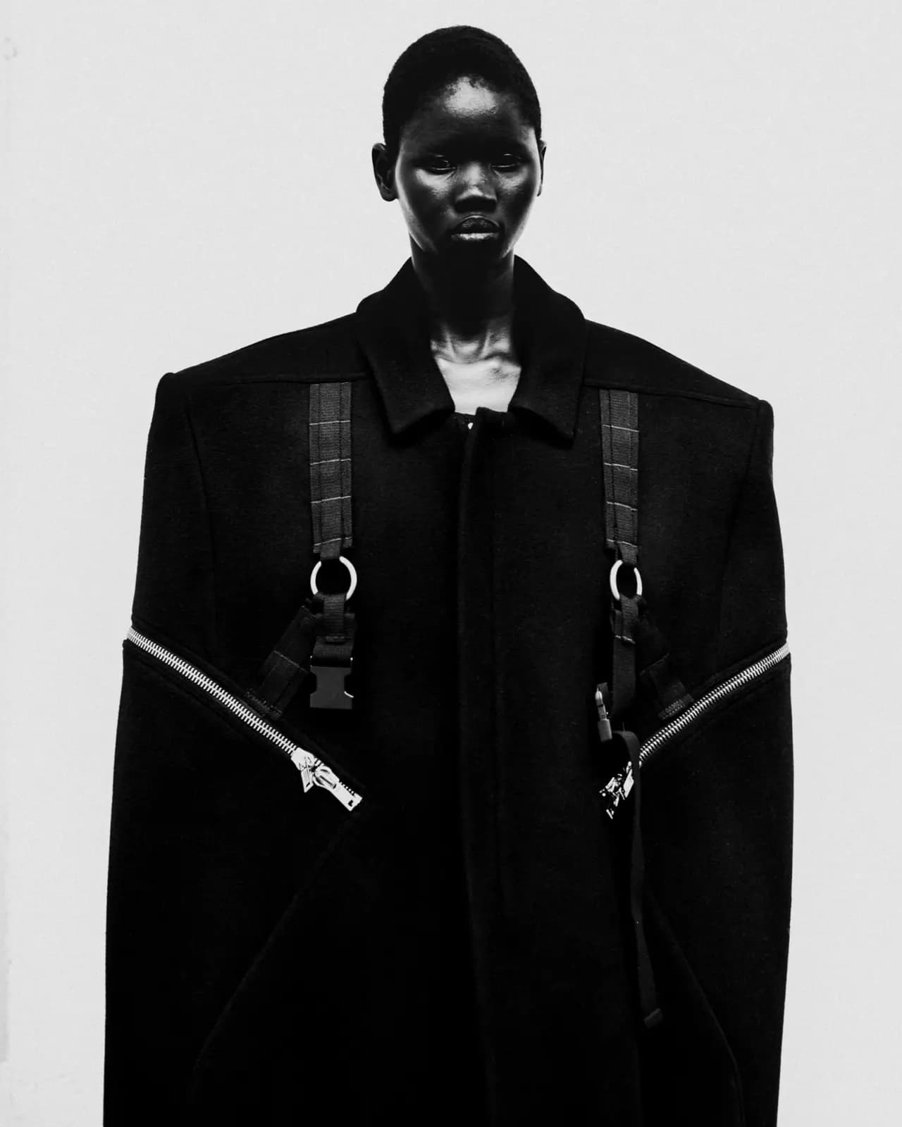 Rick Owens Thu Đông 2025: Di sản cùng hòa quyện với sự sáng tạo