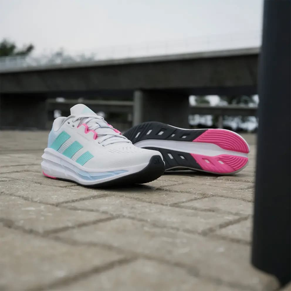 Review Adidas Questar 3 - Lựa chọn hoàn hảo cho người mới bắt đầu chạy bộ