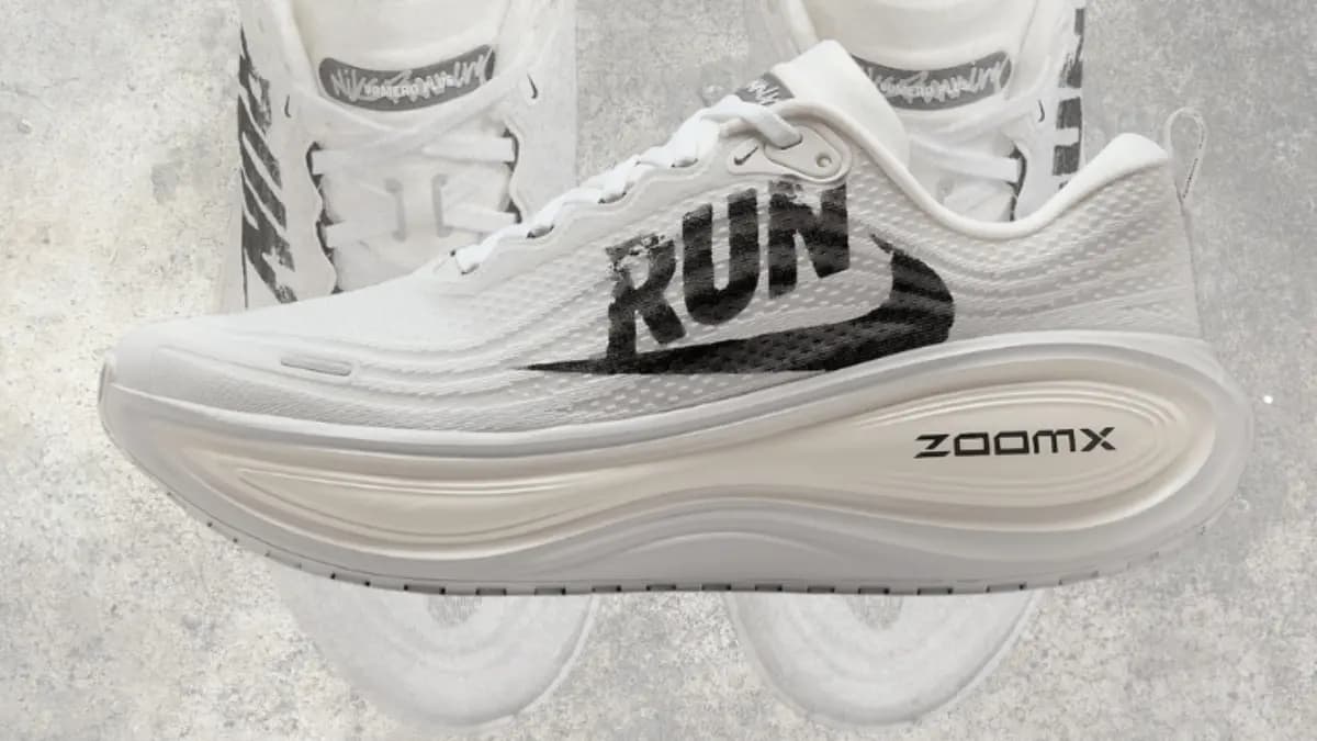 Vomero Plus Reverse Swoosh có phải là đôi giày chạy táo bạo nhất của Nike trong năm nay?