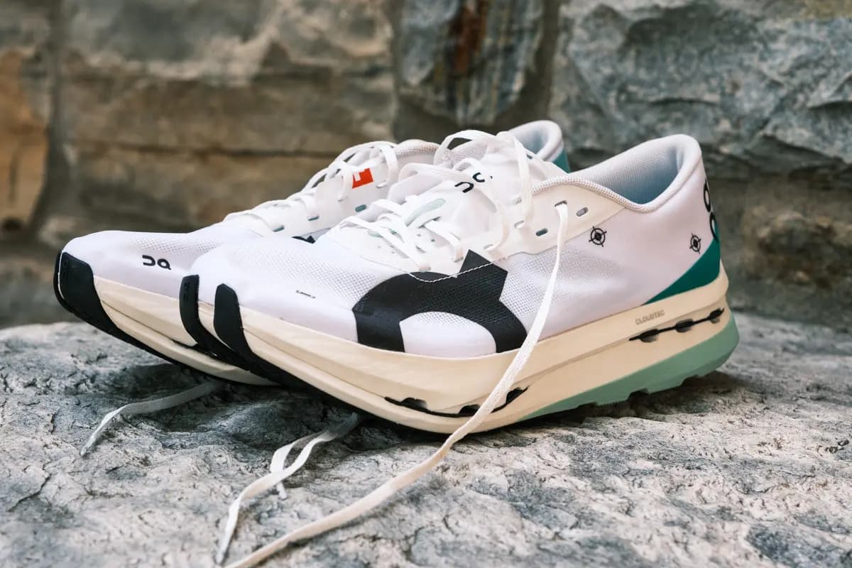 On Running Cloudboom Echo 3: Siêu chiến hạm giày của thương hiệu Thụy Sĩ