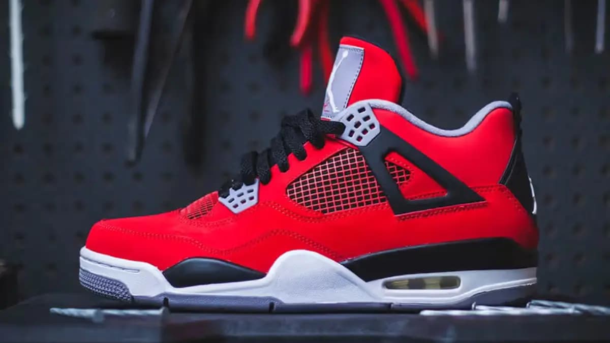 Air Jordan 4 “Toro Bravo” sẽ “bùng cháy” trở lại vào mùa hè 2026