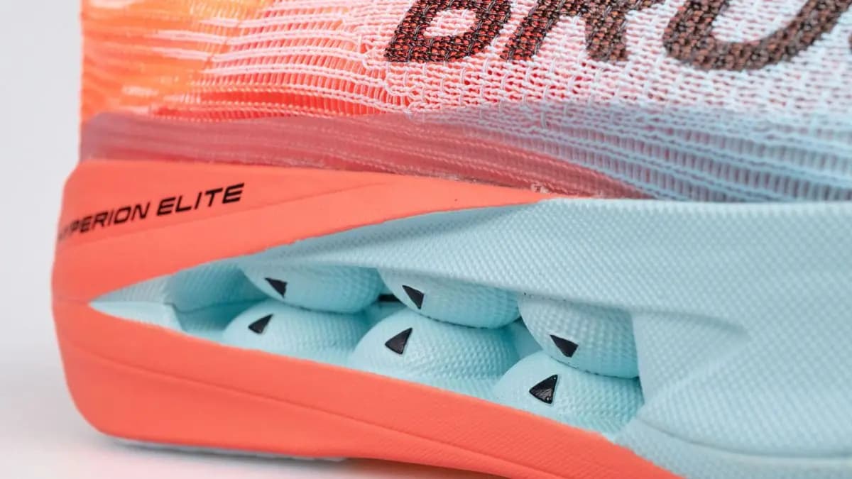 Brooks Hyperion Elite 5 Review - Đôi siêu giày dành cho runner tốc độ cao