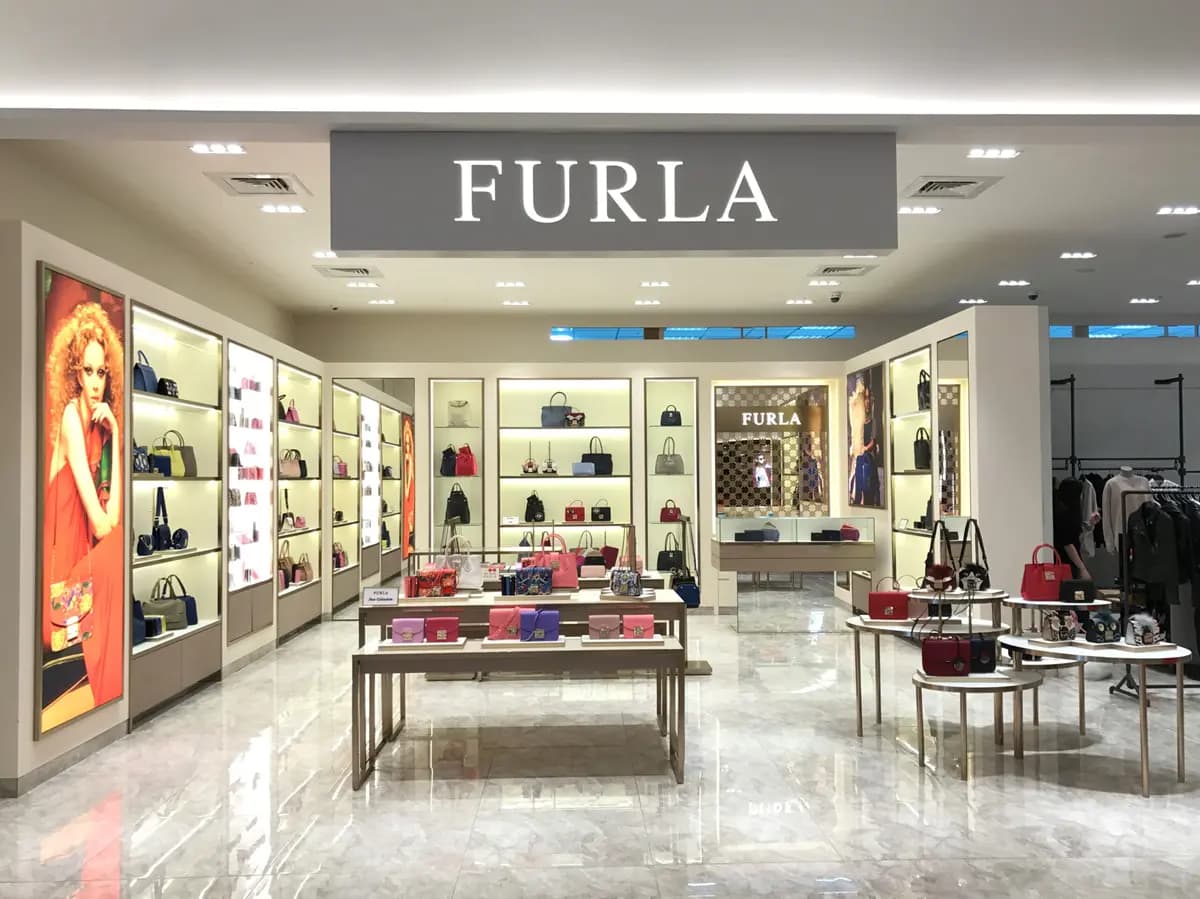 Hành Trình Huyền Thoại Của Furla: Từ Xưởng Da Bologna Đến Biểu Tượng Thời Trang Toàn Cầu