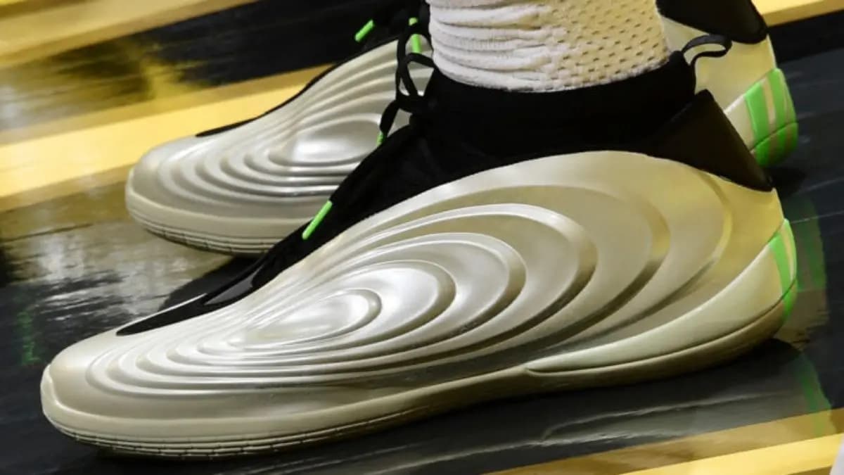 James Harden ra mắt adidas Harden Vol. 10 “Imma Be a Star” ngay trên sân trong trận gặp Lakers!