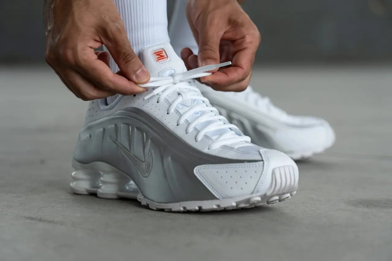 Review Nike Shox R4: Khi công nghệ Shox quay trở lại