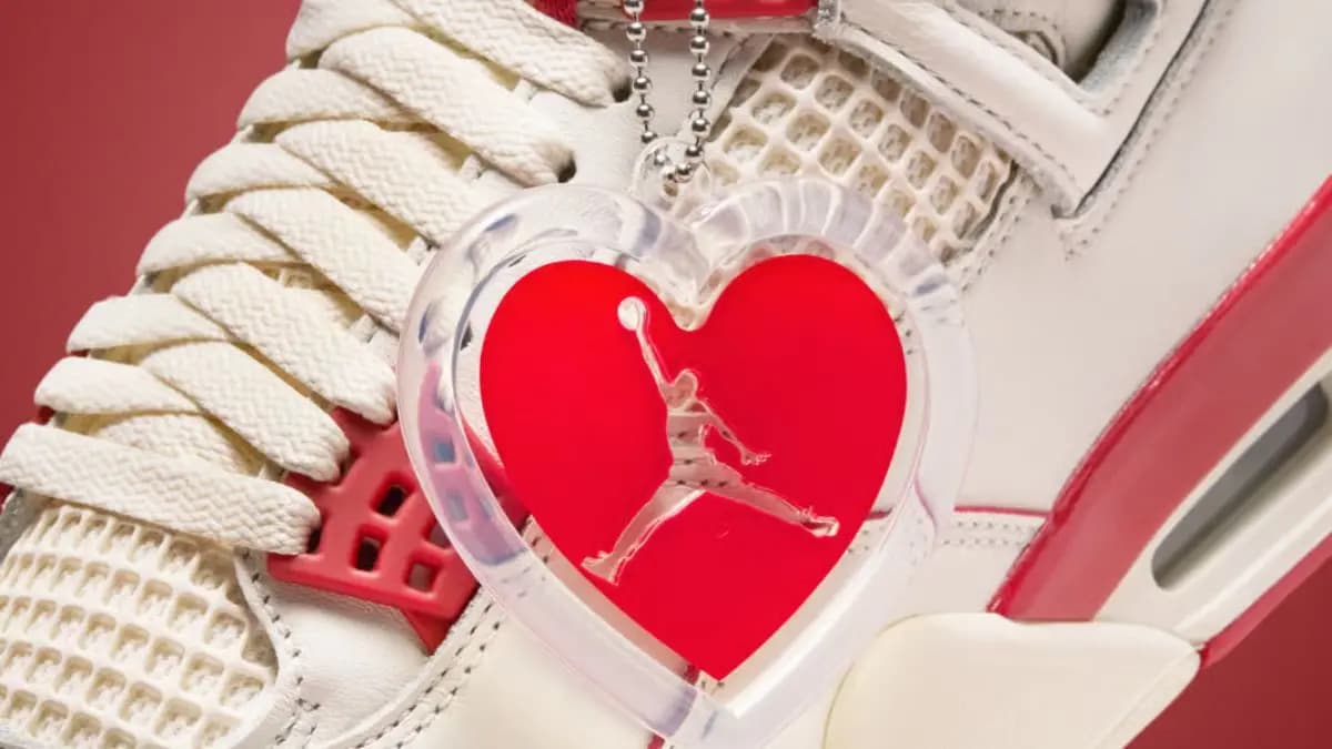 Cận cảnh Air Jordan 4 Retro Valentine’s Day chuẩn bị phát hành vào đầu tháng 2 năm 2026