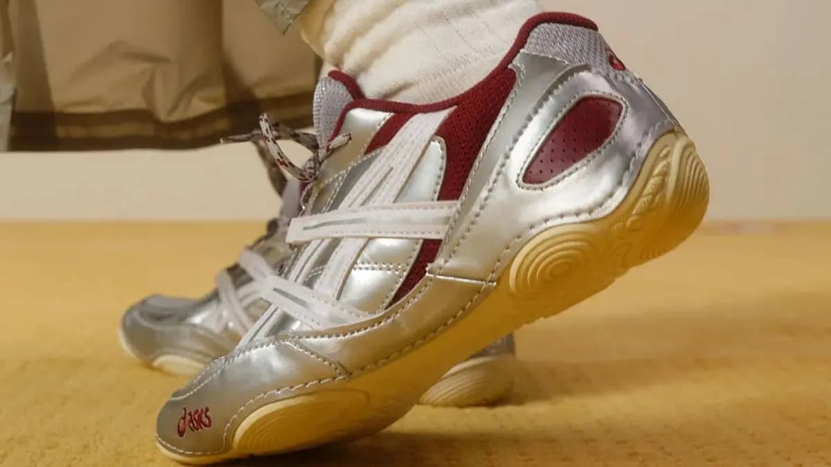 ASICS mang phong cách công nghệ và dáng thấp đến với mẫu Hypersync