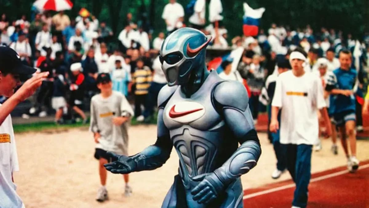 Nhớ về Swooshman: Câu chuyện kỳ lạ của linh vật siêu anh hùng Nike