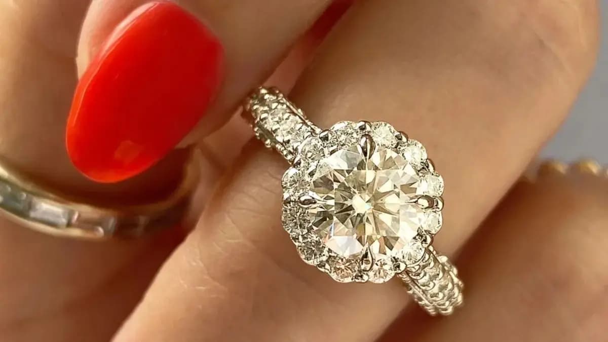 Nhẫn đính hôn Cluster đang trở lại: Solitaire giờ đây không còn là lựa chọn duy nhất!