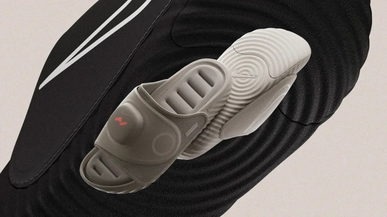 Nike Air Zoom Hyperslide: Dép Massage Đầu Tiên của Nike