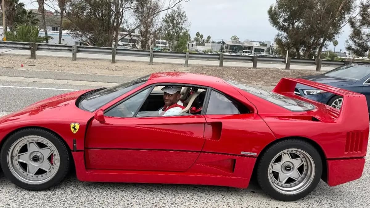 Cách Ferrari F40 trở thành biểu tượng đẳng cấp đỉnh cao của giới thời trang và đua xe