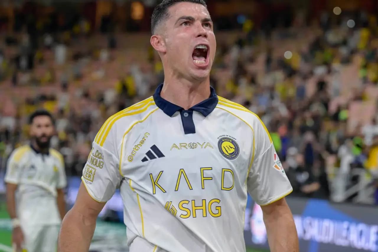Cristiano Ronaldo cam kết gắn bó với tuyển Bồ Đào Nha và đặt mục tiêu đạt mốc 1.000 bàn thắng
