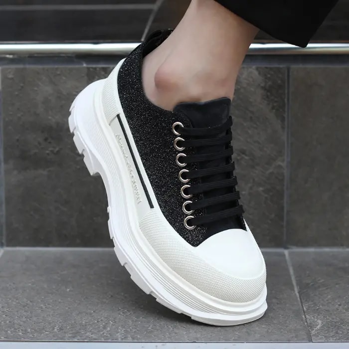 Giày Alexander McQueen Wmns Tread Slick Lace-Up 'Galaxy Black' 633902-WHW57-1027 — ảnh 2