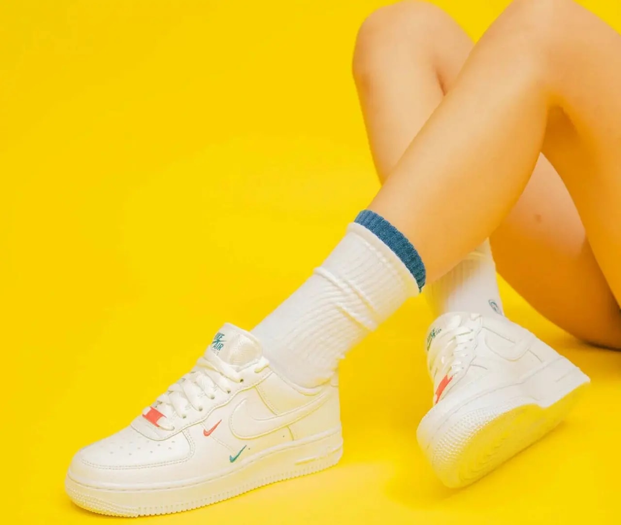 Giày Nike Wmns Air Force 1 '07 Essential 'Summit White Solar Red'  CT1989-101 — ảnh 4